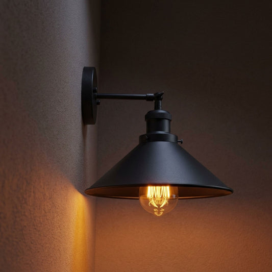Applique murale noire de style industriel - Vue d'angle orientable avec abat-jour plat