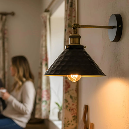 Applique Murale Vintage Noire Orientable à 180° – Éclairage Industriel ~1894