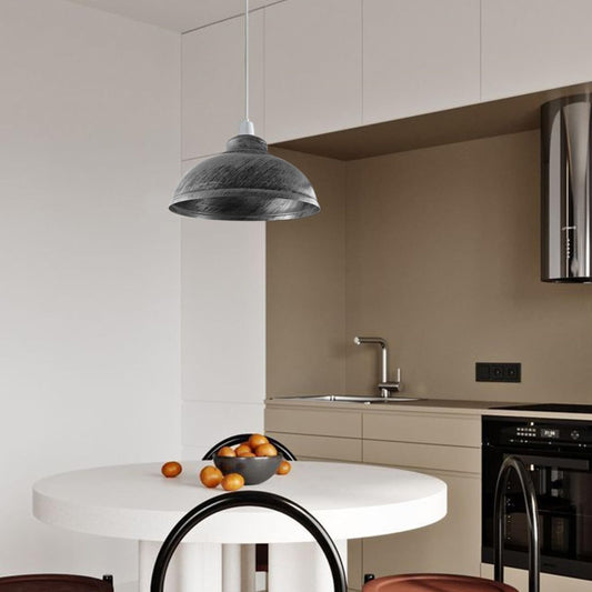 Abat-jour en argent brossé vue de face style industriel.