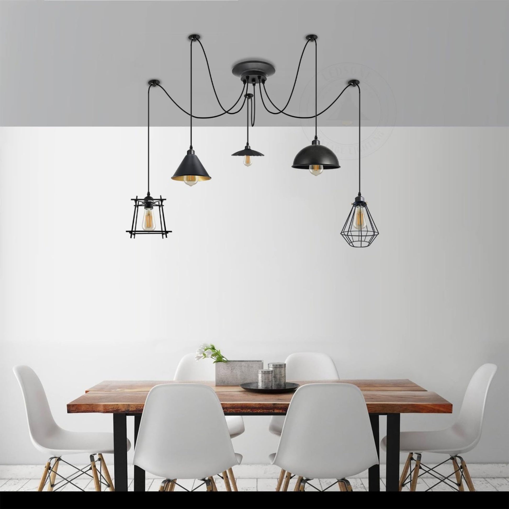 Lustre araignée version cage métallique noire 5 ampoules.