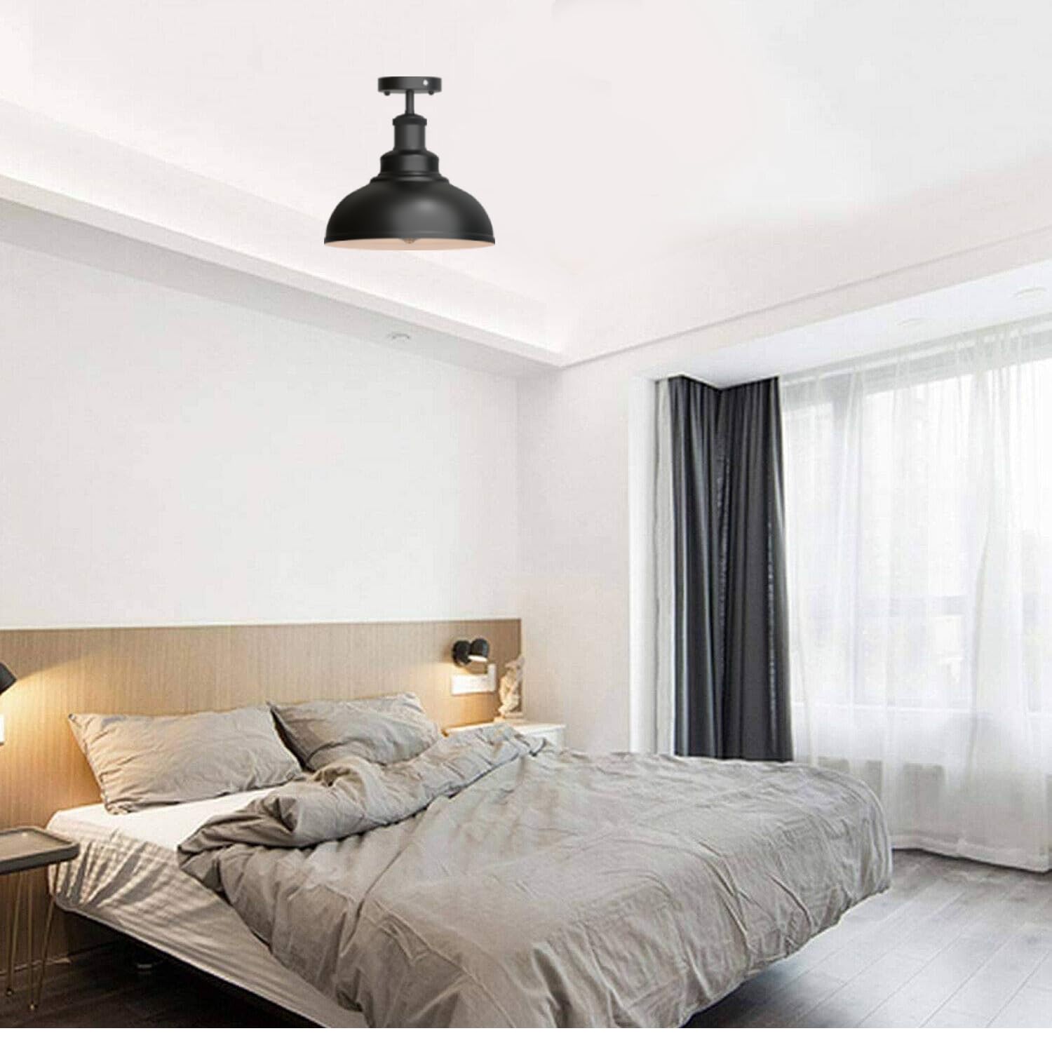 Luminaire cage vintage noir installé dans un salon style loft industriel