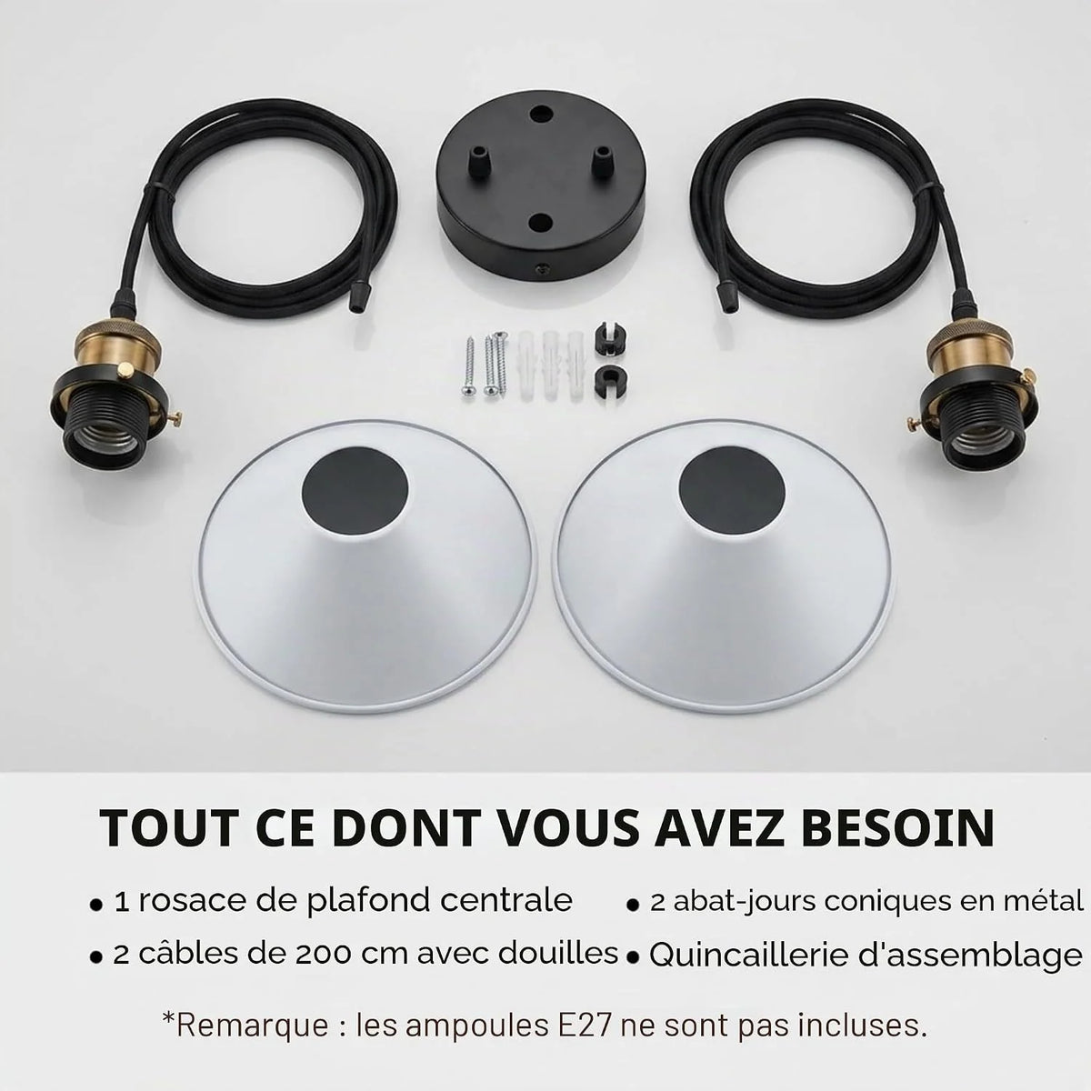 Suspension araignée blanche installée au plafond