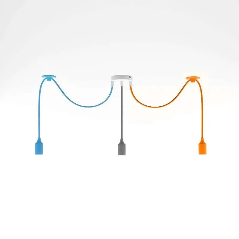 Luminaire araignée installé au plafond avec crochets de fixation
Suspension araignée déportée