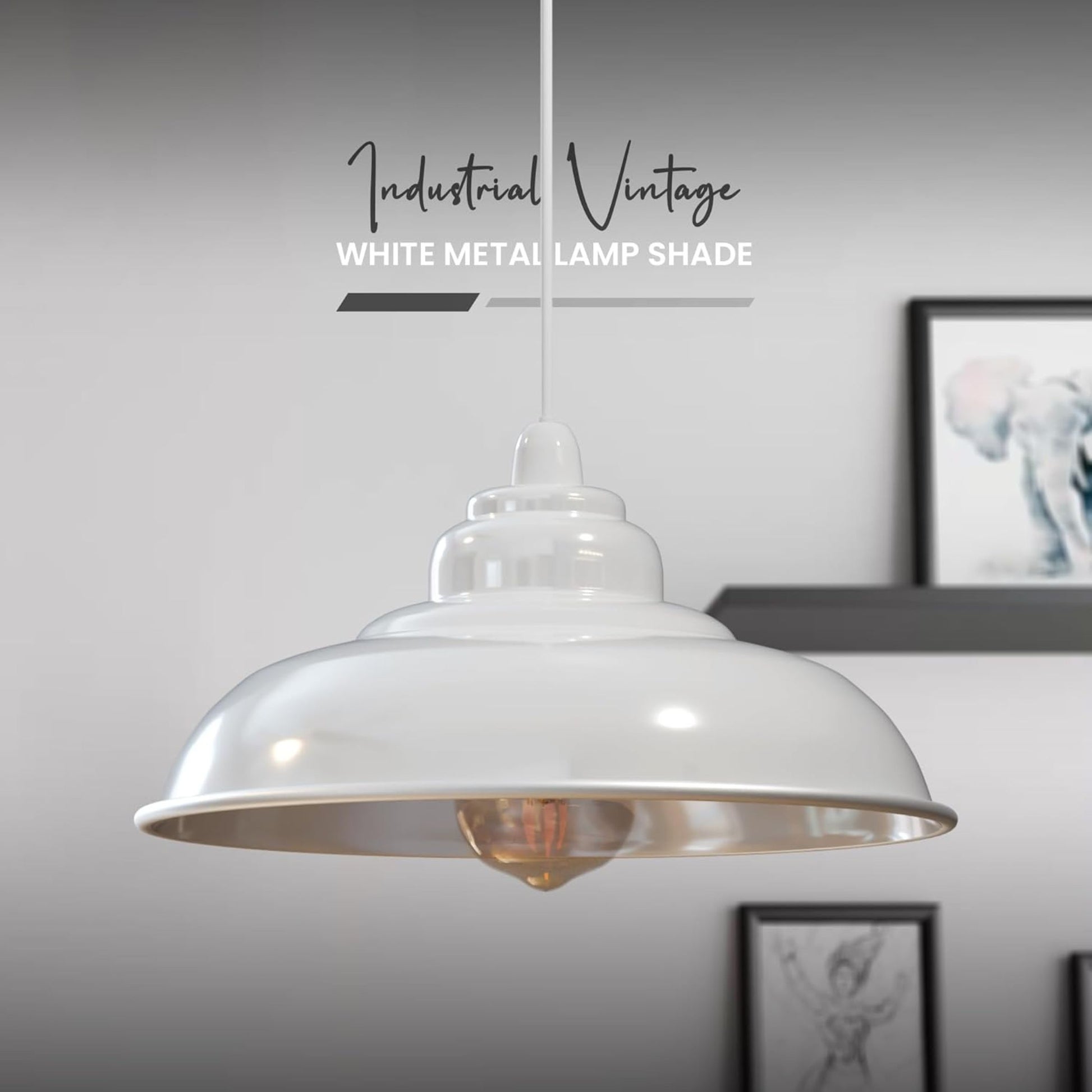 abat-jour de suspension au style industriel et vintage en métal blanc, caractérisé par sa forme de dôme courbé et son sommet en gradins