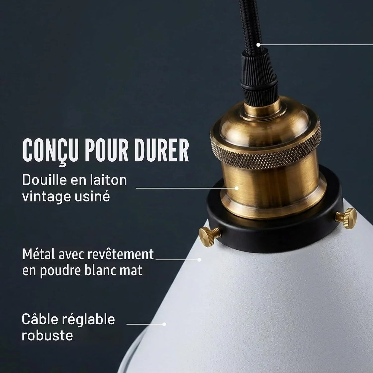 Suspension araignée blanche dans un salon