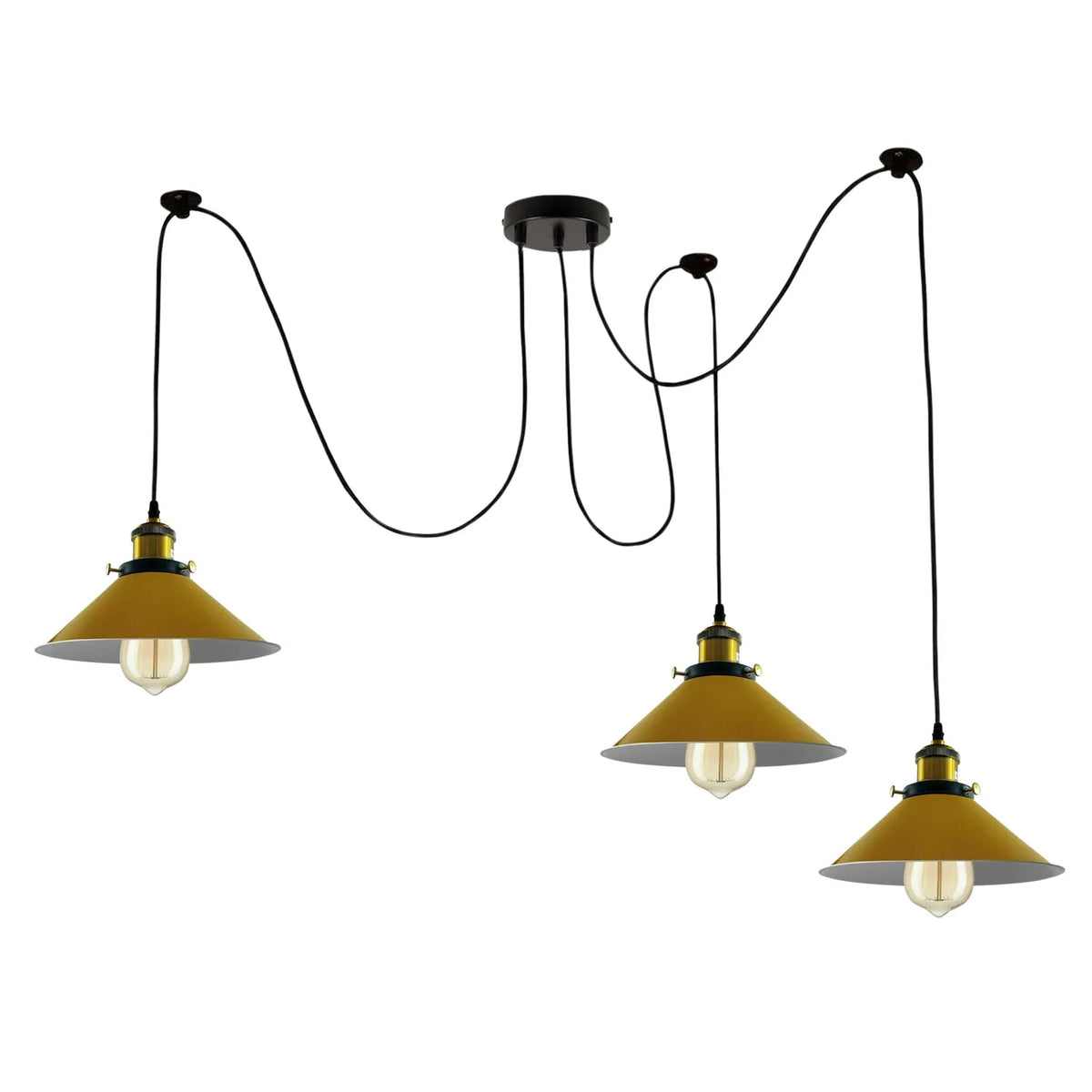 Suspension design à trois branches suspendue au plafond d’une chambre élégante