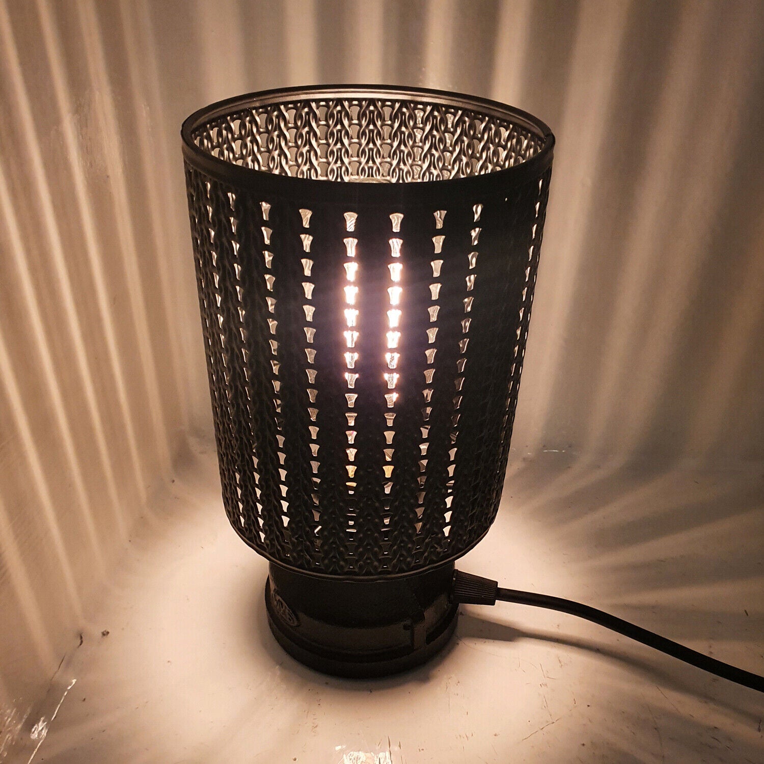 metal wire cage plug in Table Lamp